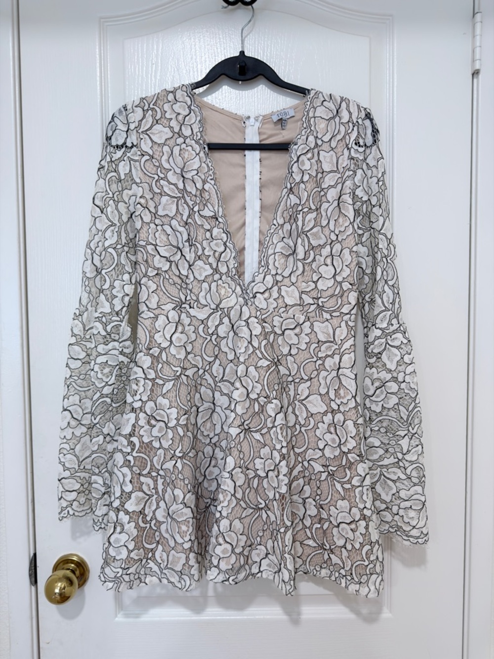 Tobi Lace Mini Dress Medium Beige Nude Deep V Long Sleeve Party Dress - Picture 2 of 9